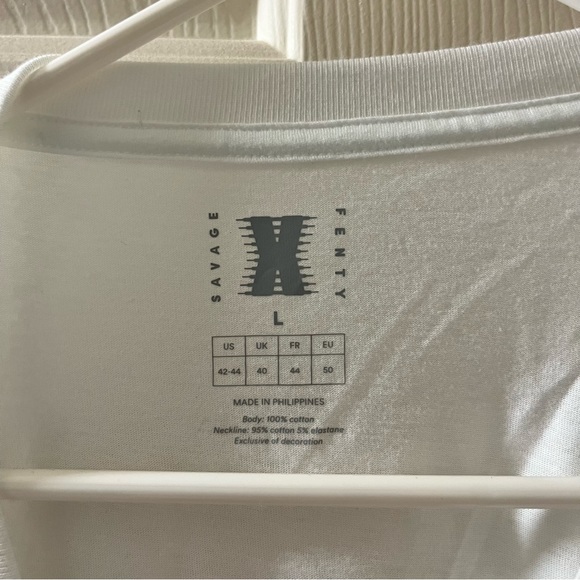 White savage fenty xseential classic tee - Picture 3 of 3